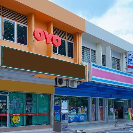 Oyo 89850 Mutiara Motel Kuah Bagian luar foto